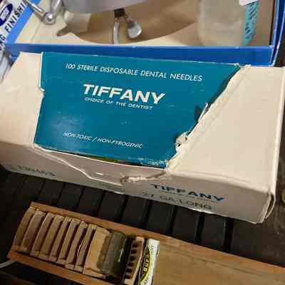 Tiffany Needles (100 ct)