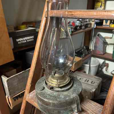 Hurricane Lamp/Wick Holder