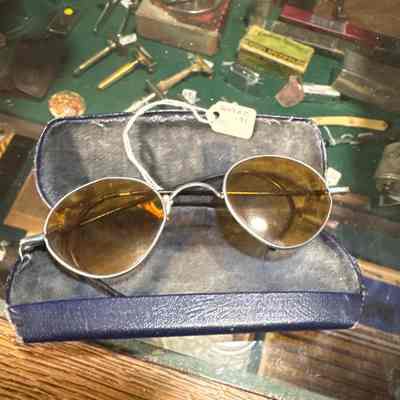 Glasses and glasses case