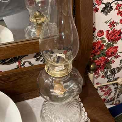 Glass chimney lamp