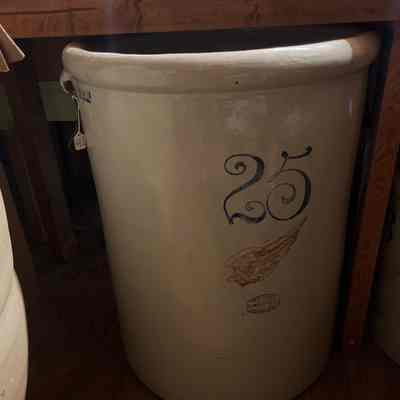 25 Gallon Stoneware Pot