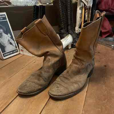 Men’s light brown boots