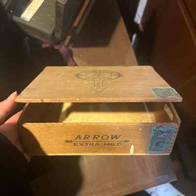 Aurelia arrow cigar box