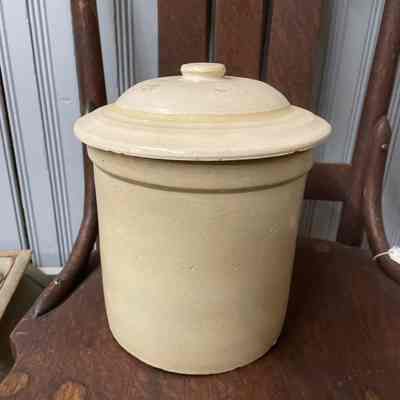 Large ceramic jar w/ lid