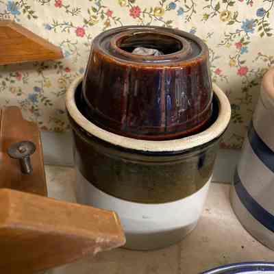 2 piece ceramic jar