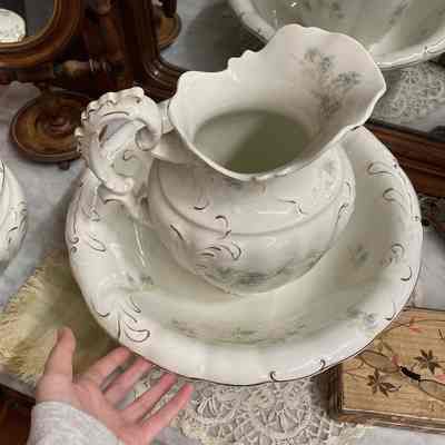 Blue floral porcelain bowl