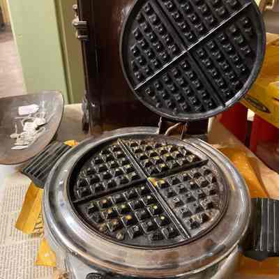 Electric Waffle Iron
