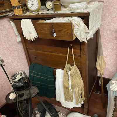 Wood dresser