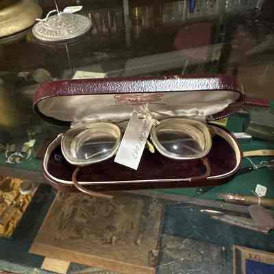 Glasses and glasses case
