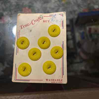 True Craft Yellow Buttons