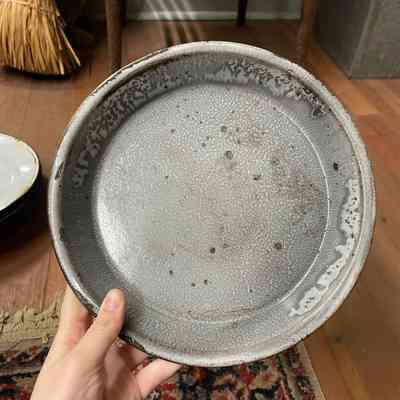 Gray plate