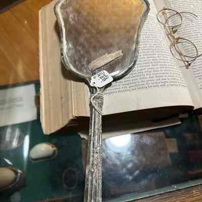 Hand mirror