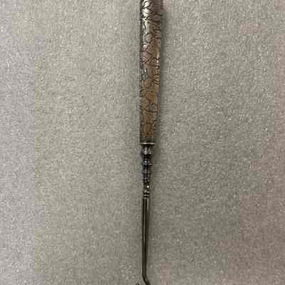 Buttonhook