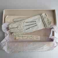 Glove - Image 3