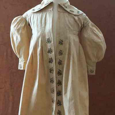 Gown, Dressing
