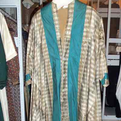 Gown, Dressing