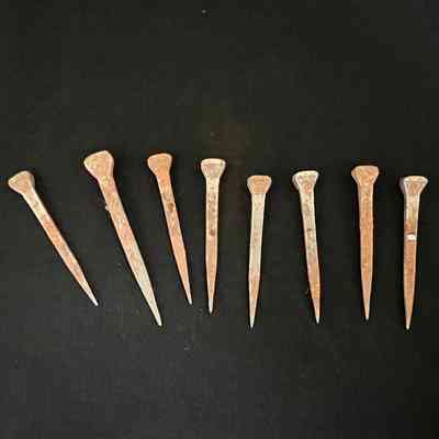 Lot of 8 nails