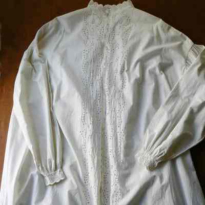 Gown, Dressing