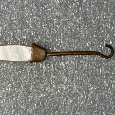 Buttonhook