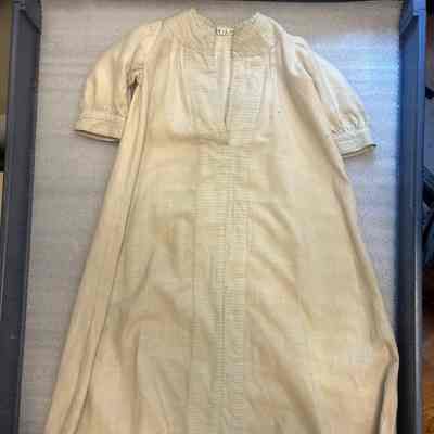 Gown, Dressing