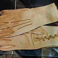 Glove - Image 2
