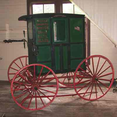 2004.107.1 Mail Wagon, Left Si