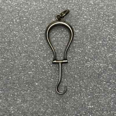 Buttonhook
