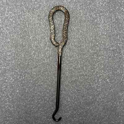 Buttonhook