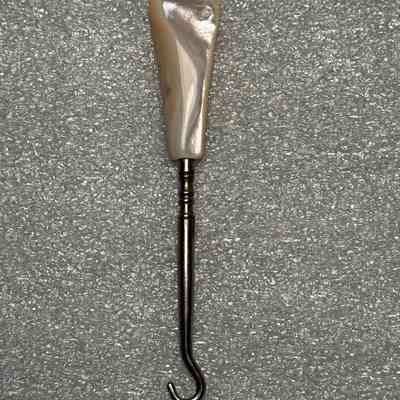 Buttonhook