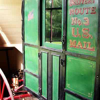 2004.107.1 Mail Wagon, Right S