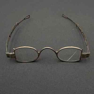 Eyeglasses