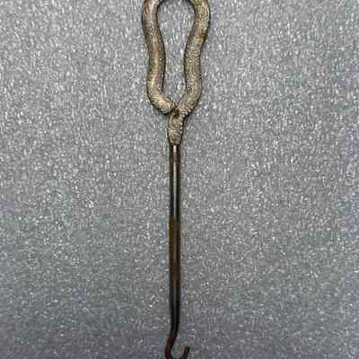 Buttonhook