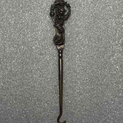 Buttonhook