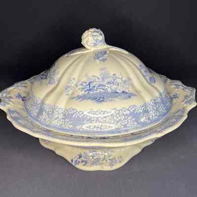 Tureen with lid: 2001.003.13.1 (Tureen), 2001.003.13.2 (Lid)