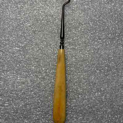 Buttonhook