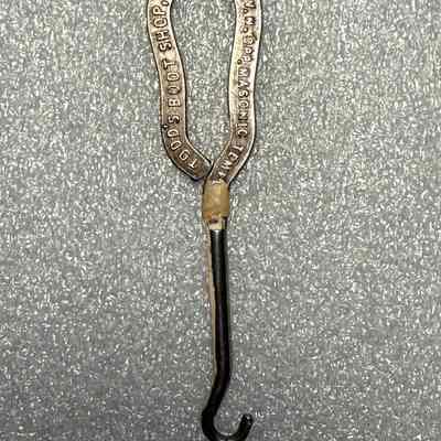 Buttonhook