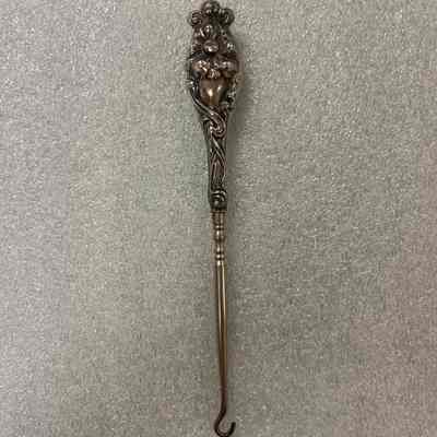 Buttonhook