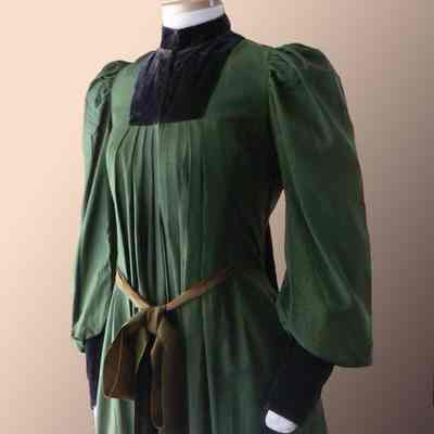 Gown, Tea