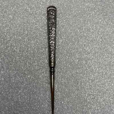 Buttonhook