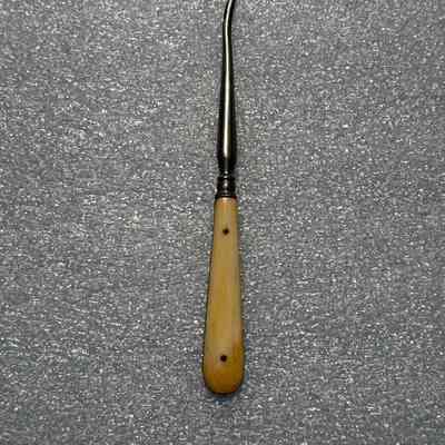 Buttonhook