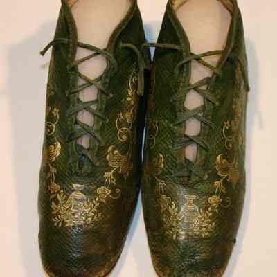 Shoe