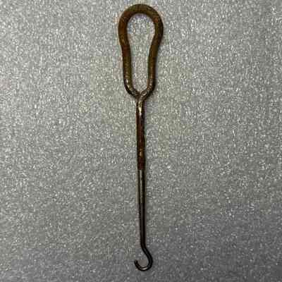 Buttonhook