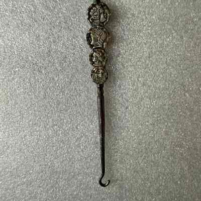 Buttonhook