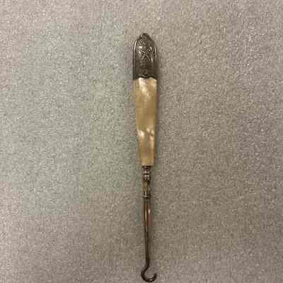 Buttonhook