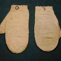 Mitten - Image 3