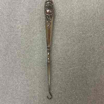 Buttonhook
