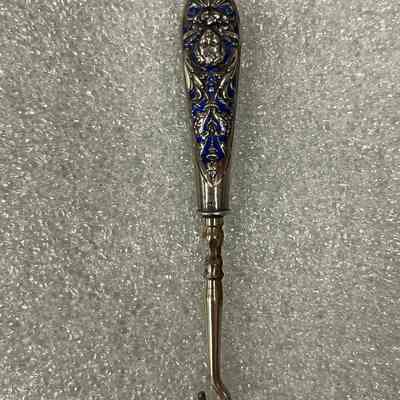Buttonhook