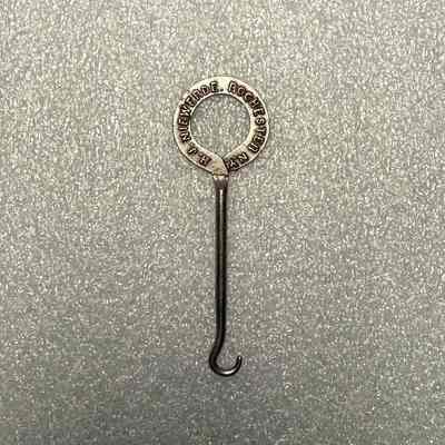 Buttonhook