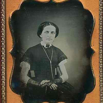Lady with Standing Collar and Long Mitts