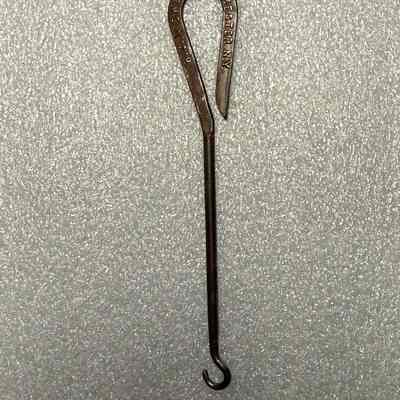 Buttonhook